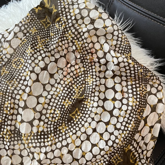 Louis Vuitton Yoyoi Kusama Scarf - Picture 6 of 8